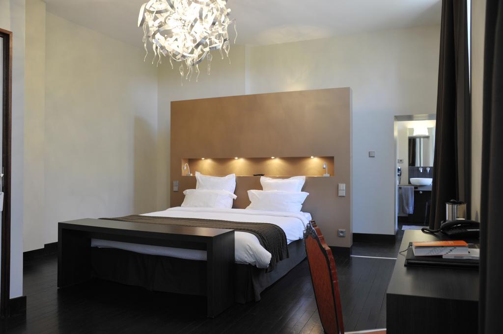 Chateau De Champlong Table Hotel **** Golf & Spa Villerest  Стая снимка